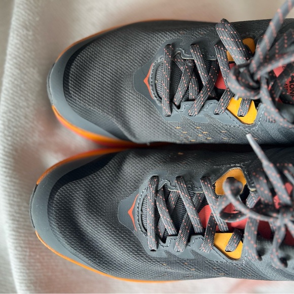 Hoka Challenger ATR 6 Size 9W - Picture 4 of 8